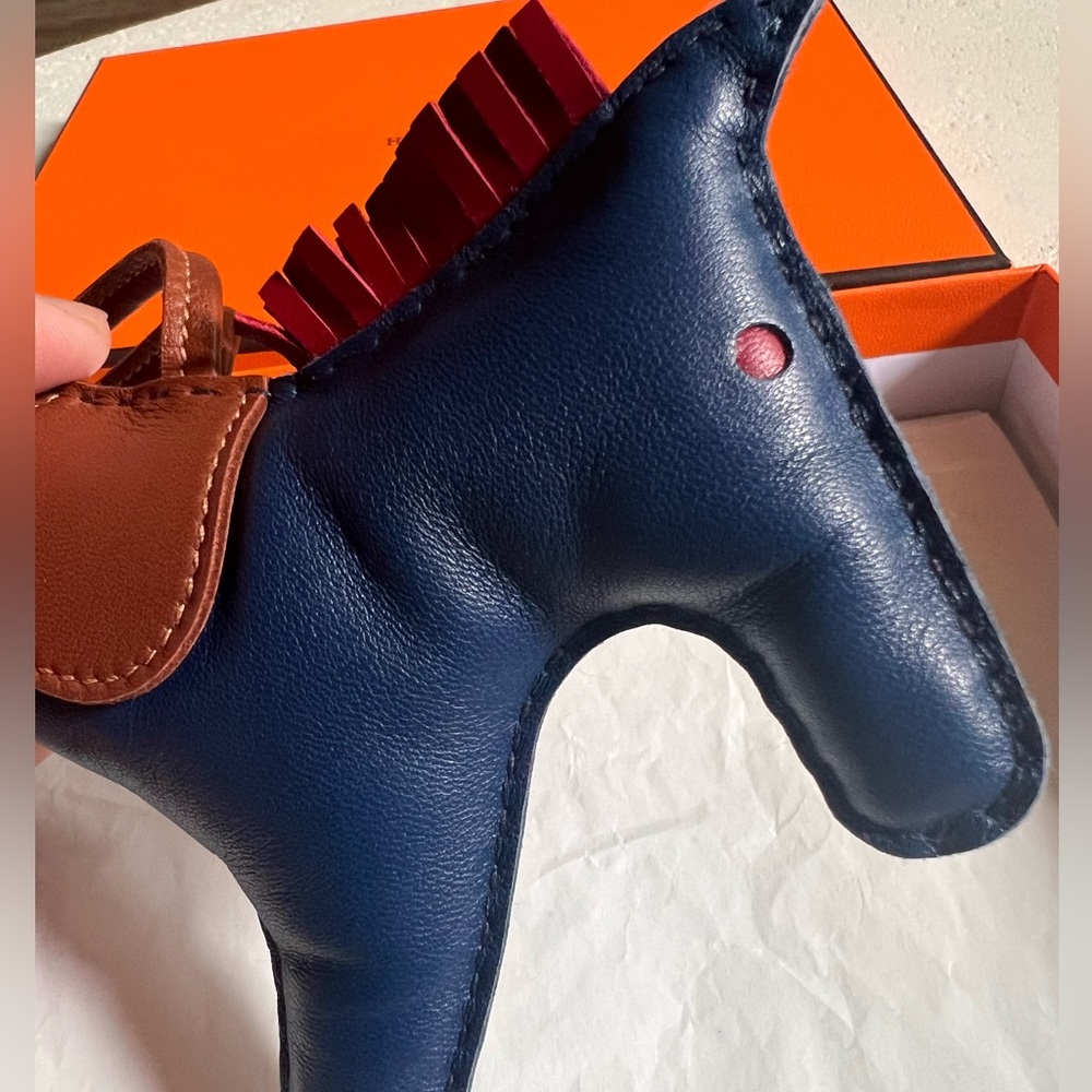 ⚡️SOLD⚡️ Hermès Authentic Rodeo GM (Large) Bleu de Malte/Rubis/Fauve Bag Charm - Picture 5 of 10